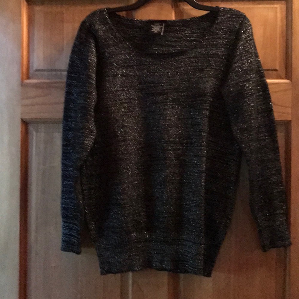 XL Black top with silver threading